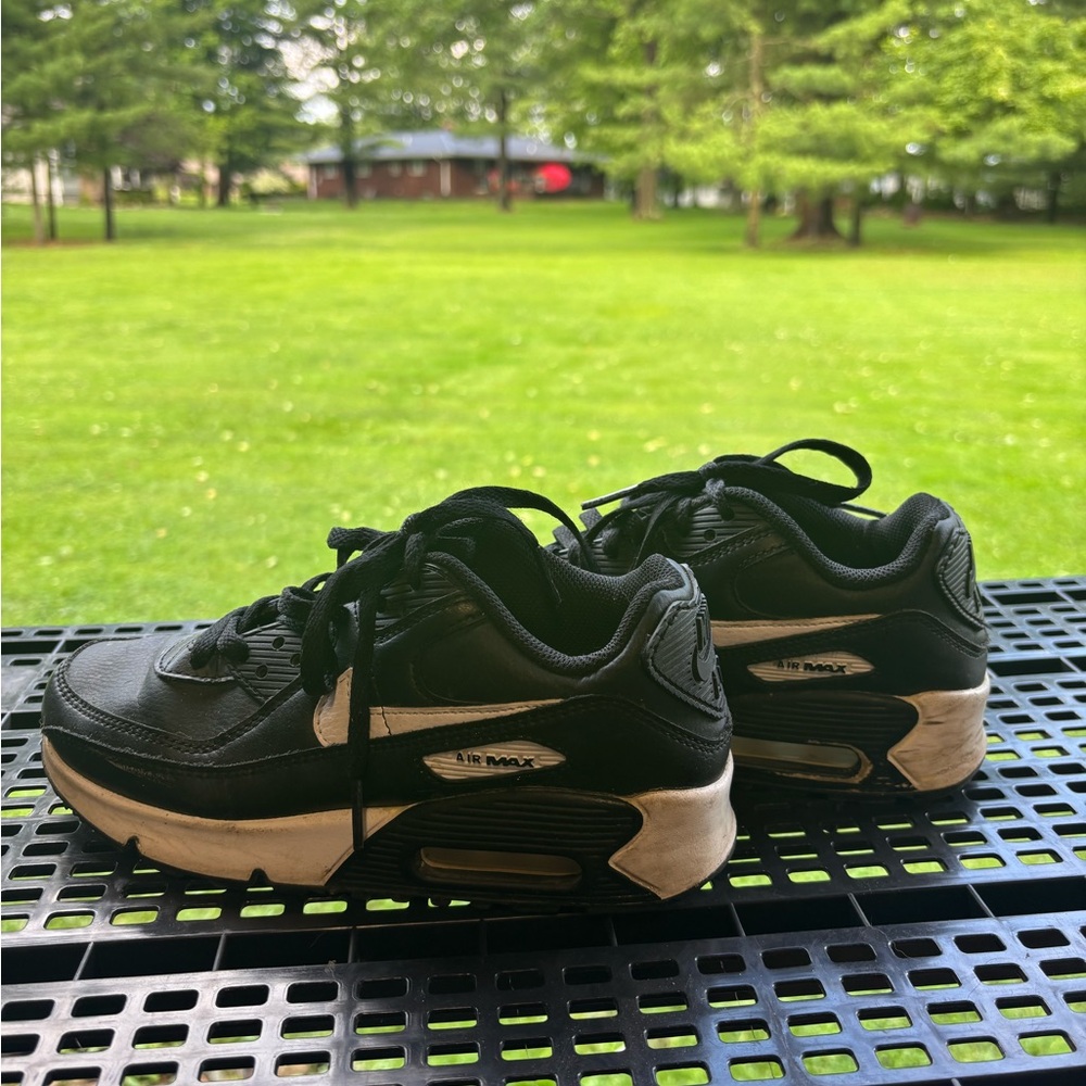 Nike Black and White Sneakers with Breathable Mesh